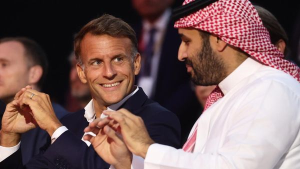 ‏الرئيس الفرنسي يستقبل ولي العهد السعودي في قصر الإليزيه