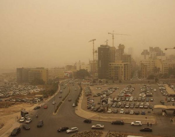 العاصفة الرمليّة... شرّ البليّة من يضحك على مواقع التواصل
خسائرها قدرت بـ100 مليون دولار يومياً للاقتصاد
المزارعون رفعوا «الصوت» والقطاعان السياحي والتجاري الأكثر تضرراً