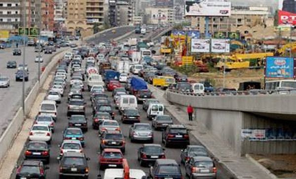 طليس حذّر من تصعيد تحركات السائقين ودعا
الحكومة إلى تنفيذ التزاماتها المتعلقة بقطاع النقل