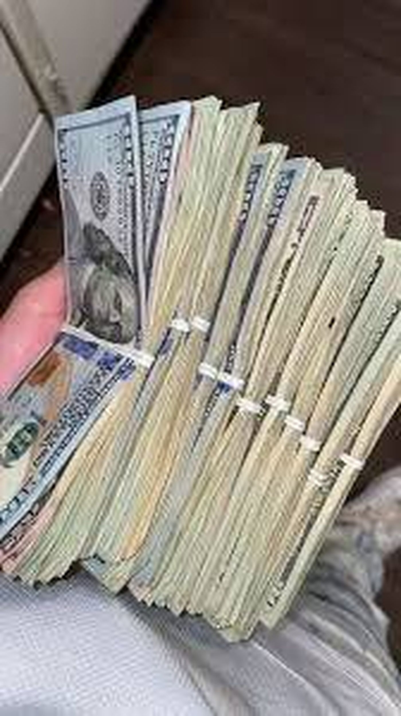 إختلس مبلغ 500 ألف دولار.. وهكذا كان مصيره