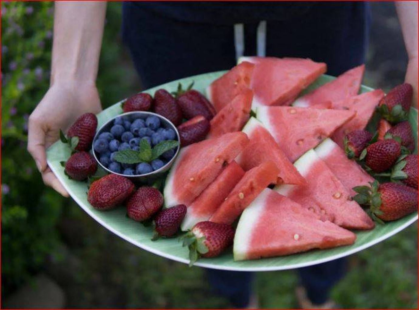 البطيخ والفراولة.. فوائد مختلفة واختيار حسب الحاجة