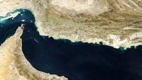 الجيش الأميركي يشنّ غارات على مواقع رادار إيرانية
