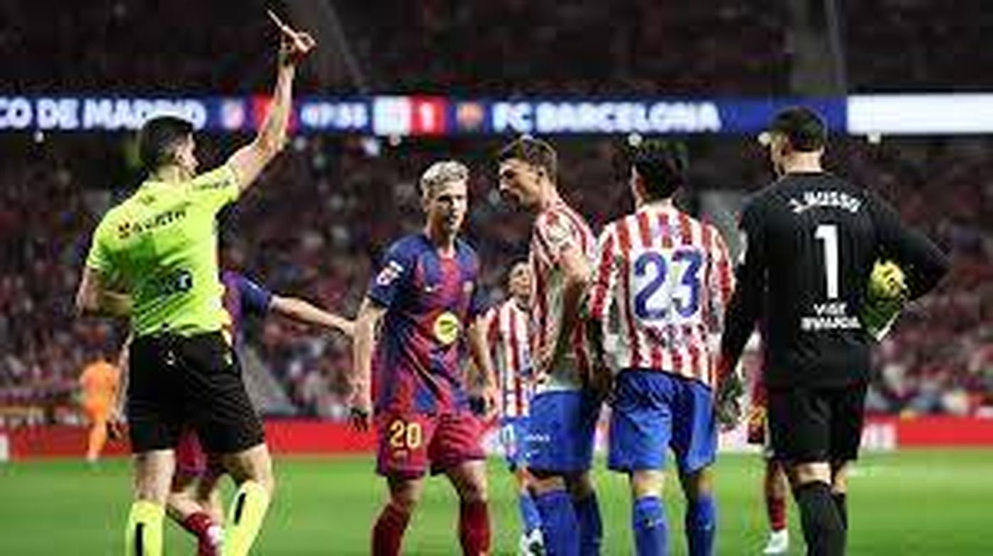 جدل تحكيمي يفجر غضب برشلونة أمام أتلتيكو