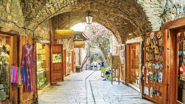 بلدية جبيل تطلق فعاليات شهر التسوق