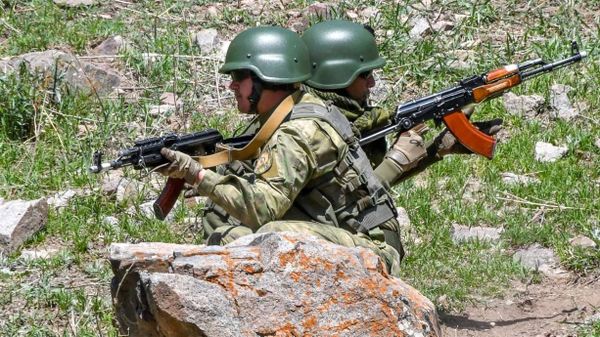 قتيل و6 جرحى في مناوشات بين وحدات القوات الحدودية لقرغيزستان وطاجيكستان