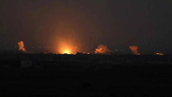 سوريا: انفجار خط غاز يخرج 3 محطات كهرباء عن الخدمة (فيديو)