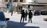 الجيش الإسرائيلي يعتقل فلسطينيين ويؤمّن اقتحام المستوطنين لعورتا