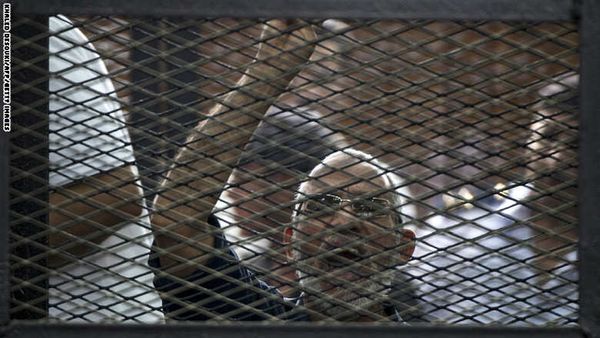مصر.. حكم جديد بإعدام بديع و13 إخوانياً بقضية "مسجد الاستقامة"
