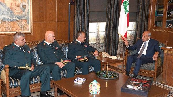 بري تلقى دعوة لحضور حفل تقليد السيوف لضباط دورة "فجر الجرود"