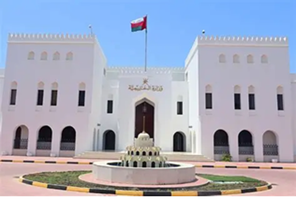الخارجية العُمانية: مفاوضات الملاحة في مضيق هرمز تجري في أجواء إيجابية وبنّاءة