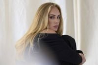 أديل تعيش في قصر سيلفستر ستالون