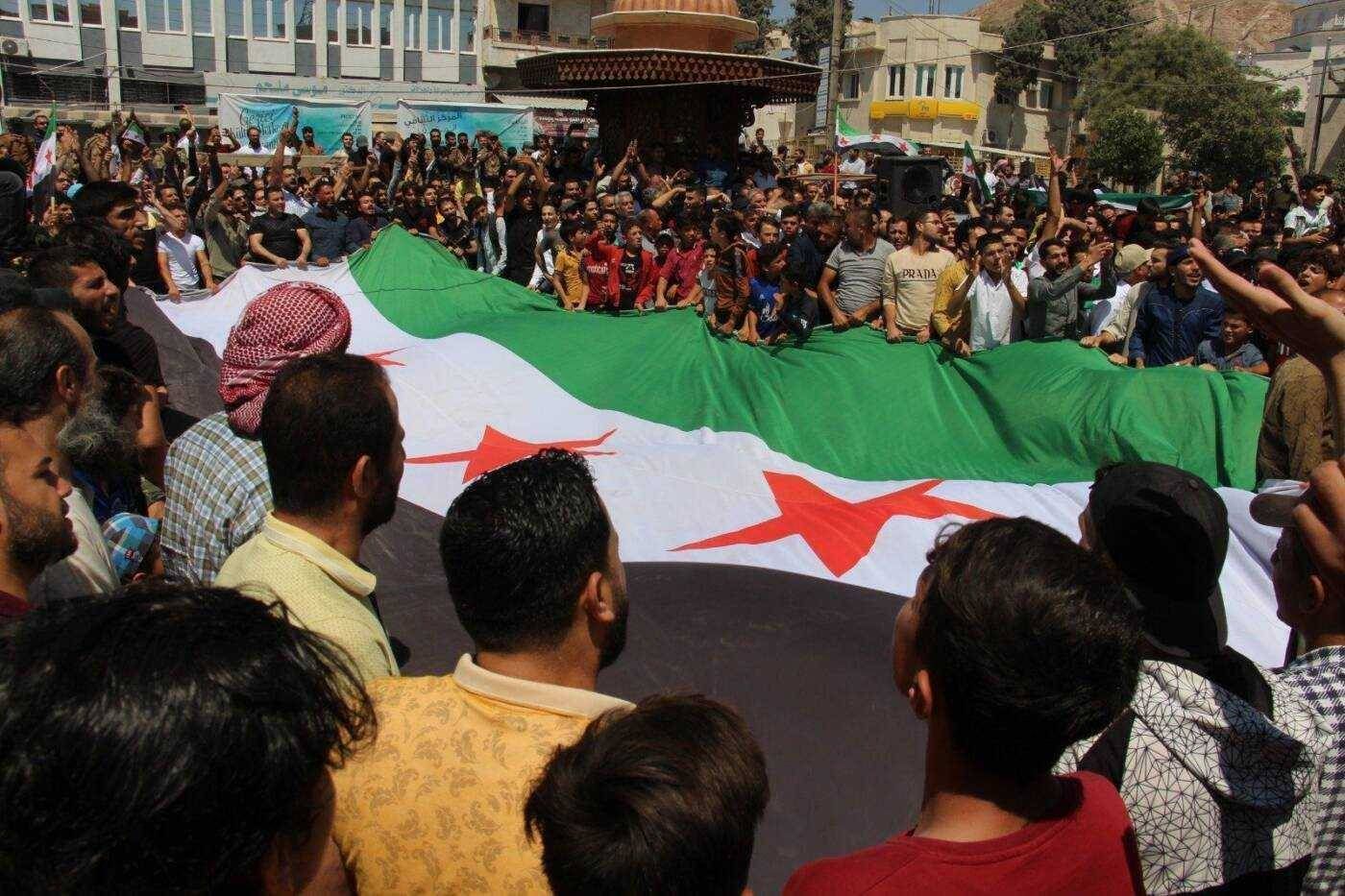 مظاهرة في ريف حلب للمطالبة بتحسين الأوضاع المعيشية وإعادة الإعمار