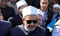 الأزهر: التضييق على غير المسلمين في رمضان "سخف"