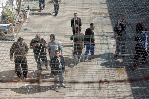 بعد تفشي الجرب..نداء عاجل لإنقاذ الأسرى الفلسطينيين في سجون الاحتلال