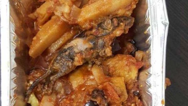 بالصورة: طلبت طبقاً فأتاها فأر مطبوخ!