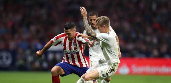 "الريال" يحتفظ بصدارة الـ"ليغا" بعد "ديربي" مدريد.. و"برشلونة" وصيفاً!