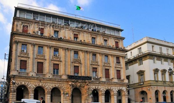 احتياطي النقد الأجنبي الجزائري يتراجع بمقدار 6  مليارات دولار بسبب النفط