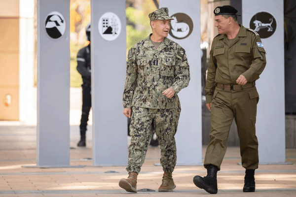 صدام بين ضباط 