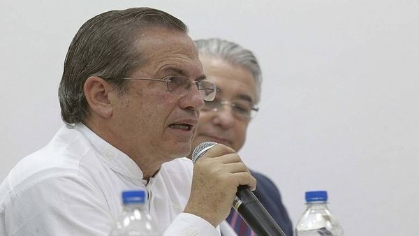 الإكوادور تخفف أمرا قضائيا بحق وزير سابق هارب