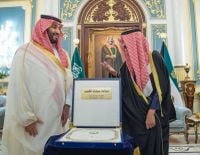 بن سلمان في الكويت قادما من البحرين.. "لحصر السلاح في لبنان بيد الشرعية"