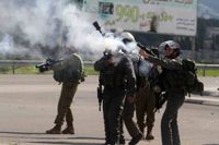 إصابات في صفوف الفلسطينيين جراء قمع قوات الإحتلال مسيرة في نابلس