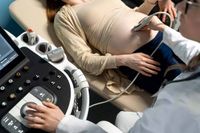 صحة الأم وحماية الجنين: كيف تقلل الالتهابات المخاطر العصبيّة للطفل؟