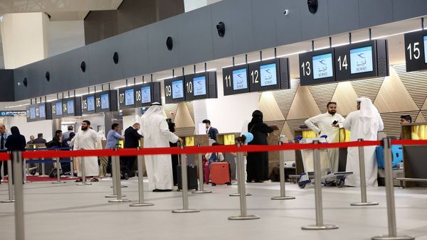 الكويت توقف إصدار جميع تأشيرات دخول الوافدين لهذا السبب