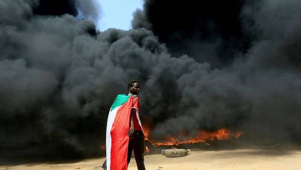 العسكريون والسياسيون في السودان يقتربون من التوصل لاتفاق لتقاسم السلطة