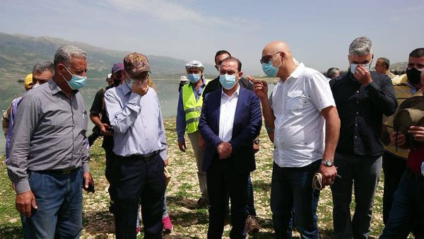 مرتضى متفقّداً بحيرة القرعون: نسبة السيانوبكتيريا مرتفعة جداً وندعو للاسراع في إنشاء محطات التكرير