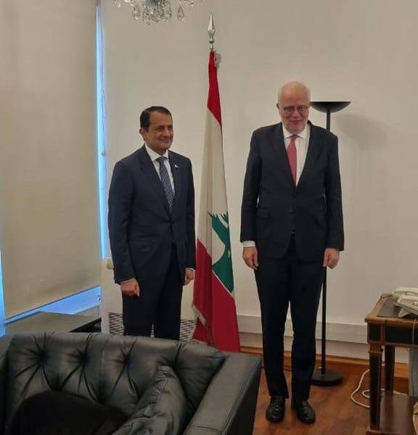 وزير العدل يلتقي السفير القطري