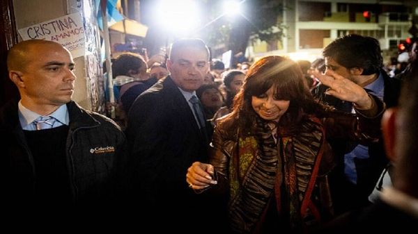 بالفيديو- فشل تقني أنقذ كريستينا.. محاولة اغتيال فاشلة لنائبة الرئيس الأرجنتينية