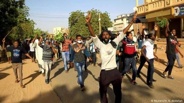 هل تشهد السودان انقلاباً؟