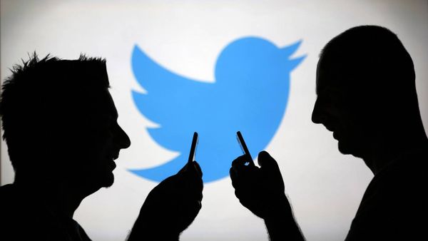 "تويتر" يُغلق حسابات مشاهير عرب.. تعرّف إليهم