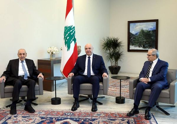 لا قطيعة بين الرؤساء الثلاثة رغم تباين المواقف السياسية