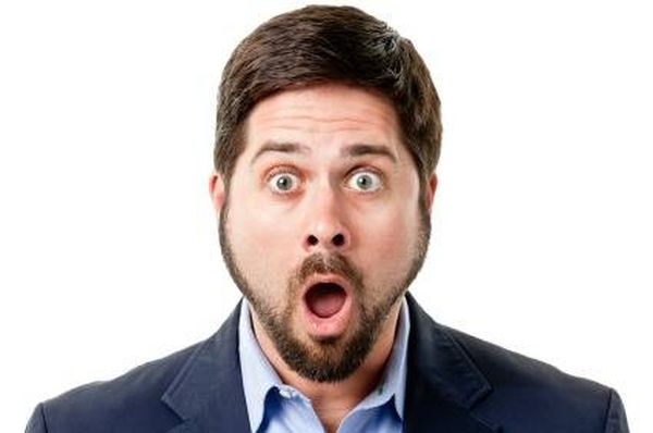 لن تصدقوا على ماذا عثر بريطاني في جواربه الجديدة!