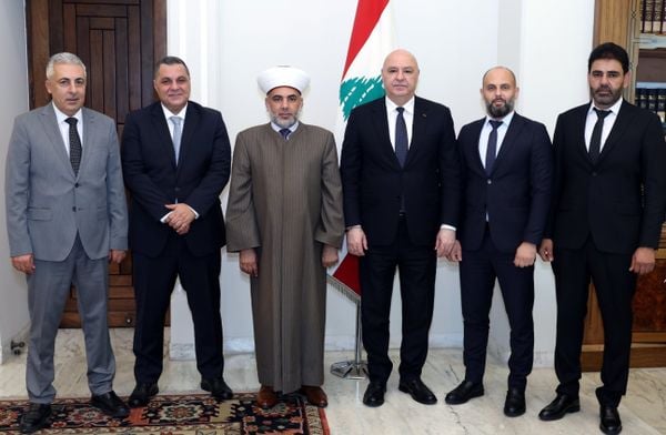 الرئيس عون أكّد لوفد من البلديات العكارية المتضرّرة من مكبّ سرار متابعته الشخصية لإيجاد حلول سريعة وعملية لمعالجة الأضرار المادية والصحية والبيئية الناجمة عن المكبّ من جهته وعد الوفد رئيس الجمهورية بإعادة النظر في قرار إقفال المكبّ والتجاوب مع رغبته في إيجاد حلول سريعة لهذا الملف