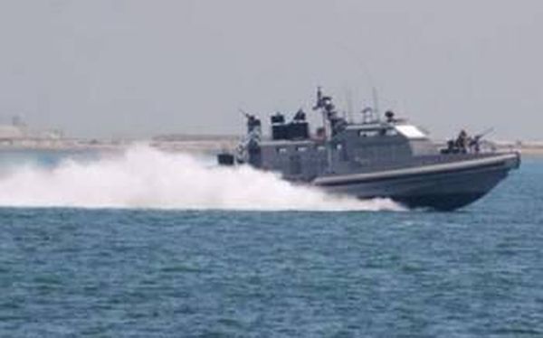 الجيش: زورق حربي تابع للعدو الإسرائيلي خرق المياه الإقليمية