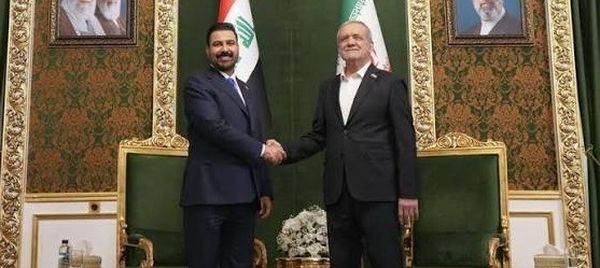 وكالة الأنباء العراقية: رئيس الوزراء علي الزيدي والرئيس الإيراني مسعود بزشكيان بحثا تطورات الأحداث بالمنطقة وسبل ترسيخ الاستقرار بها، وأكدا ضرورة إيجاد آليات محلية لضمان الأمن في المنطقة.