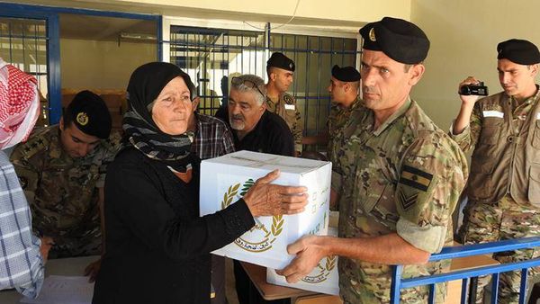 الجيش يوزّع 500 حصة غذائية في البقاع