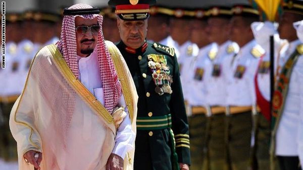 1500 مرافق ومصعدان و500 طن من الأمتعة.. هكذا سافر الملك سلمان