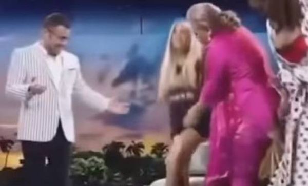 للكبار فقط..بالفيديو.. موقف محرج لنجمة "تلفزيون الواقع" على الهواء!