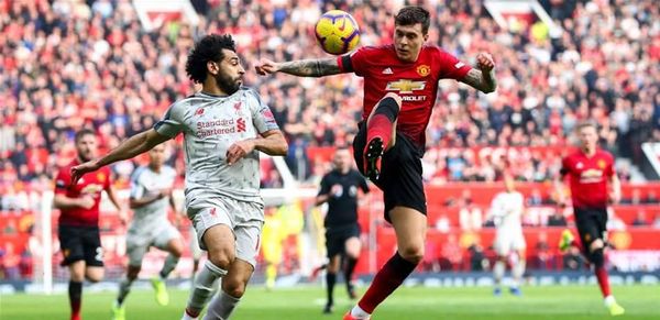 هذان اللاعبان أبعدا محمد صلاح عن عرين "الشياطين الحمر"!