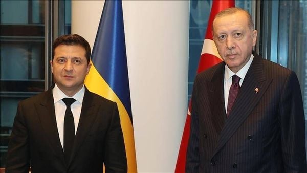 زيلينسكي يشكر أردوغان على دوره في الحفاظ على صفقة تصدير الحبوب
