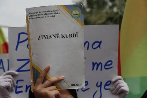 رسميًا.. سوريا تقرّ تدريس اللغة الكردية في المدارس