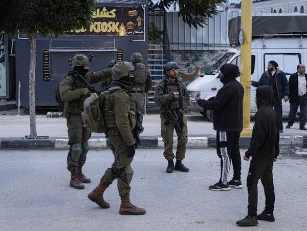 "إسرائيل" تعتقل أكثر من 30 فلسطينيًا في القدس والضفة الغربية