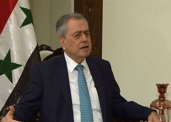 السفير السوري من بعبدا: هناك لبس حدث فيما خص زيارة الوفد اللبناني الى دمشق والموعد لم يلغ