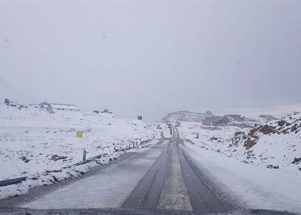 الجليد يقطع الطرق في الضنية ويعطل حركة السير في المناطق الجبلية