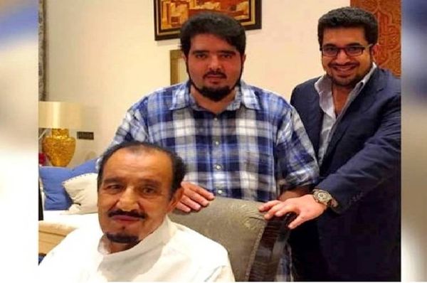 بالصورة... خادم الحرمين الشريفين على سجيته في طنجة