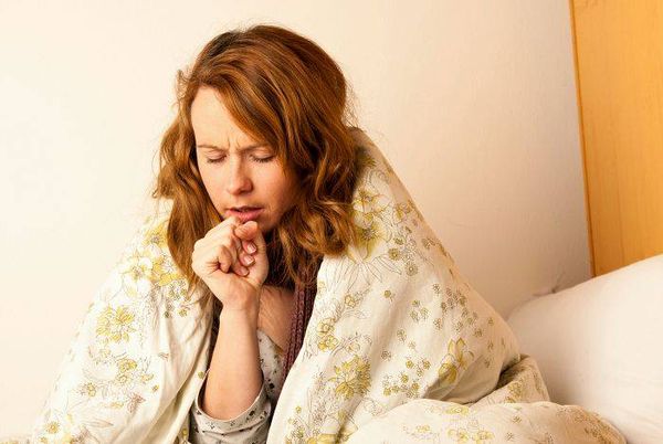 بالفيديو: هكذا تتخلص من السعال في 5 دقائق بدون أدوية!