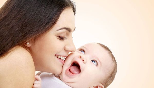 10 عبارات إياكَ قولها للأم المرضعة!